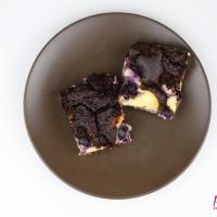 Zuckerfreie und glutenfreie Blueberry Cheesecake Brownies